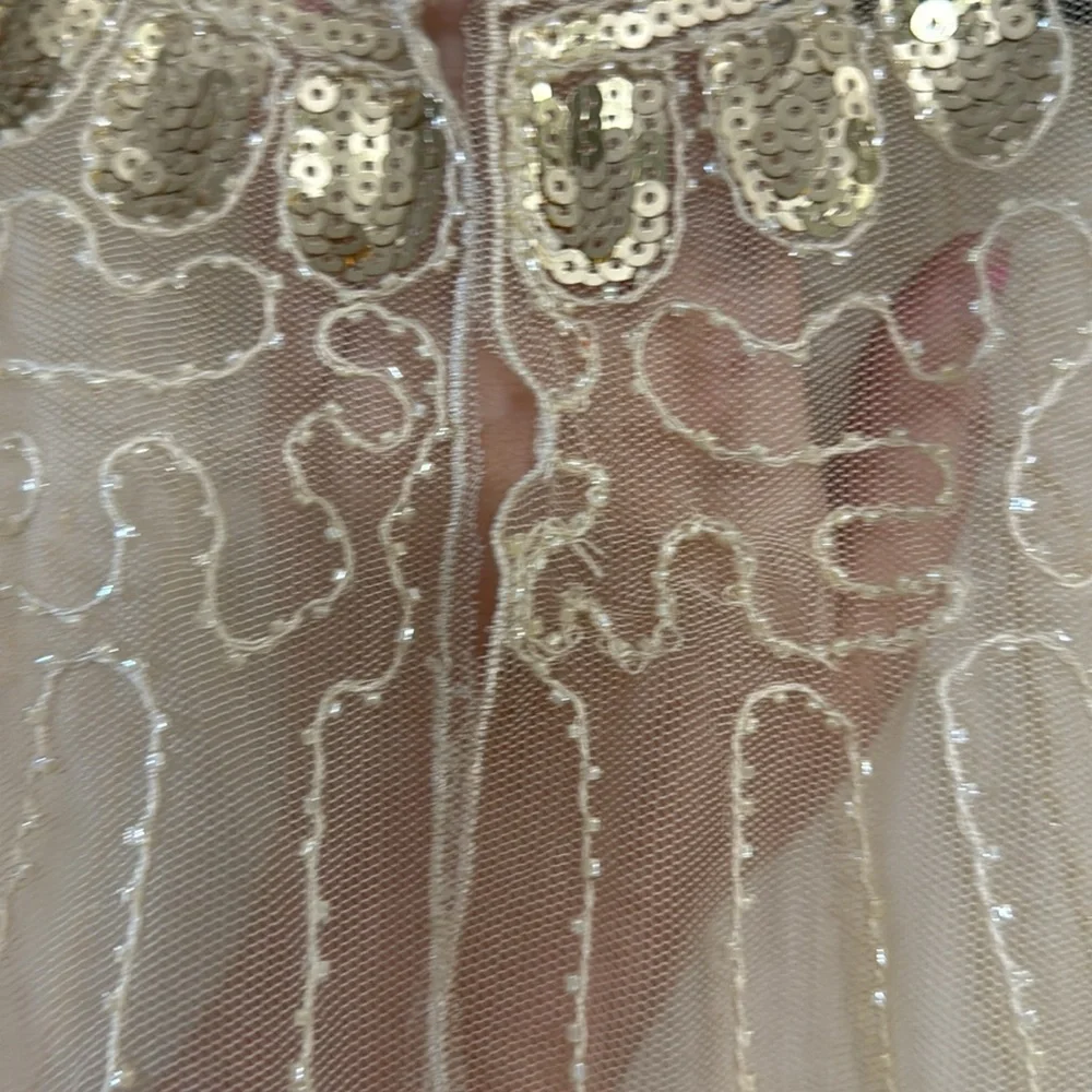 NWOT. Rachel Zoe Gold Sequin Sheer cape / shawl - Picture 4 of 4